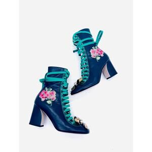 Gucci Runaway Finnlay Embroidered Ankle Boots Floral Lace Bow Hardware EU 35.5